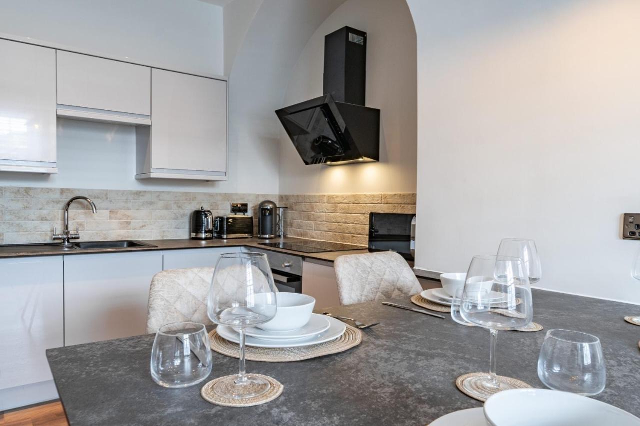 Watergate Penthouse - New 2 Bed Luxury Apartment In City Centre เชสเตอร์ ภายนอก รูปภาพ